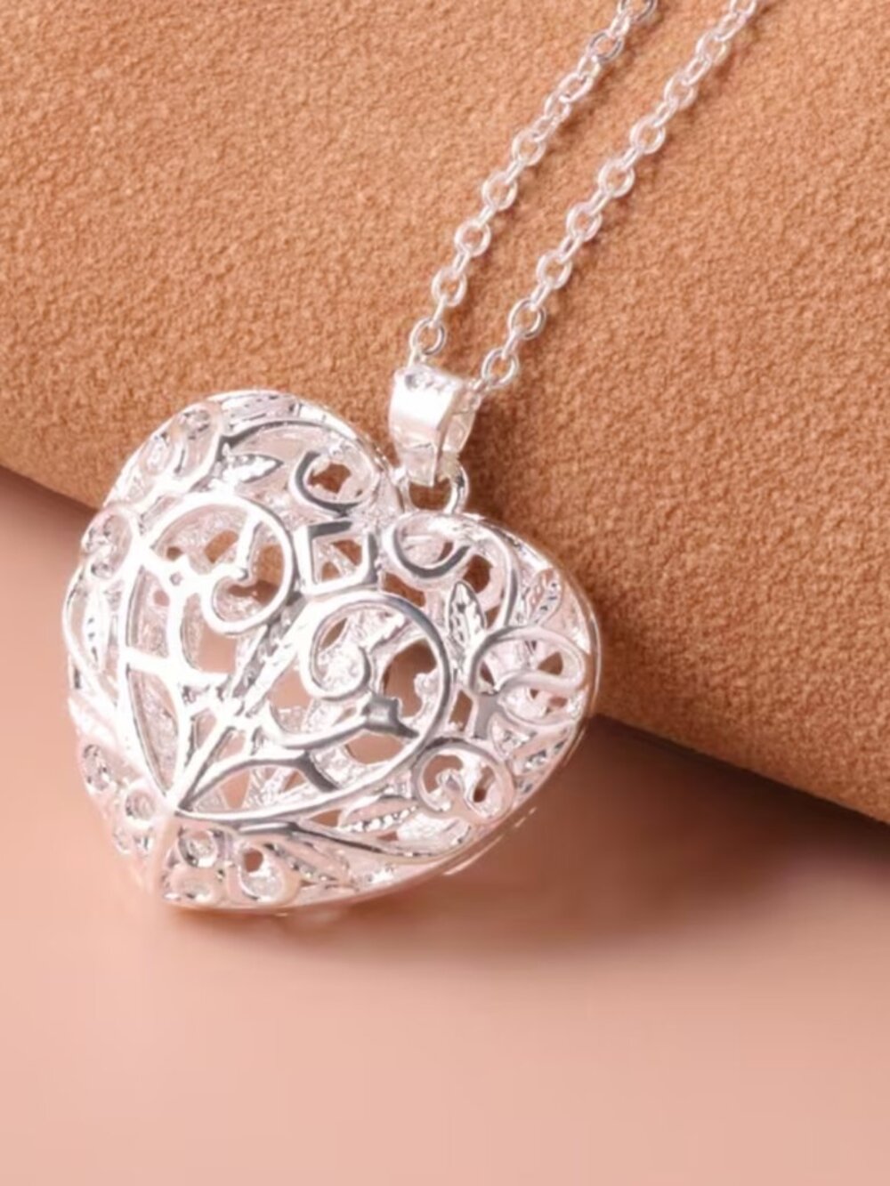 Necklace Hollowed-Out Puff Heart Three Dimensional Filigree Silvery Pendant